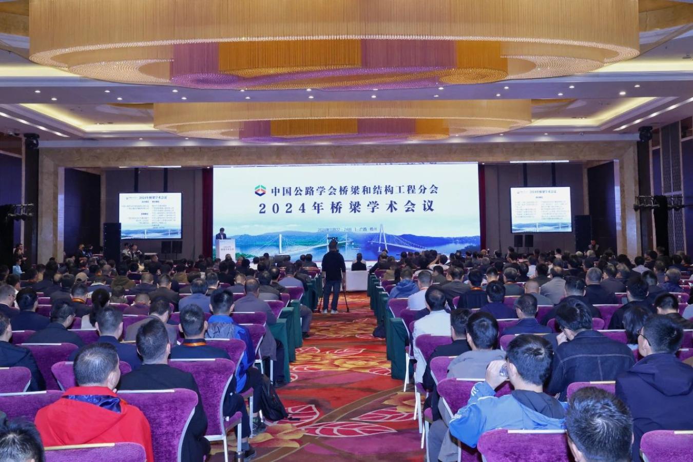蒼容潯江大橋亮相中國(guó)公路學(xué)會(huì)2024... 